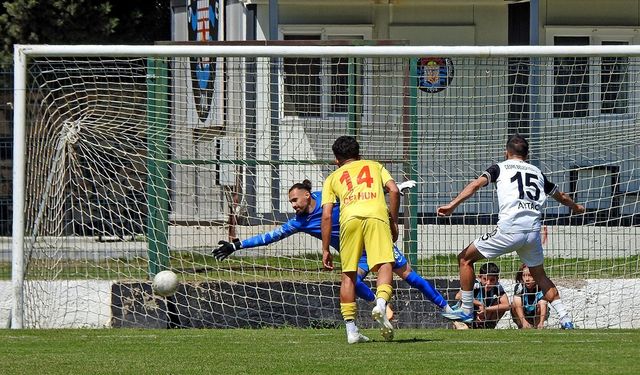 Zorlu maçın galibi Çeşme Belediyespor oldu