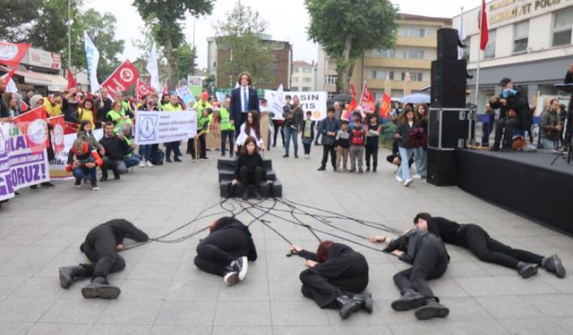 1 Mayıs'ta Dikkat Çeken Gösteri