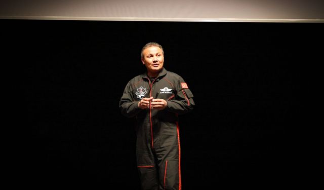 Astronot Gezeravcı, Bilecik'te gençlerle buluştu