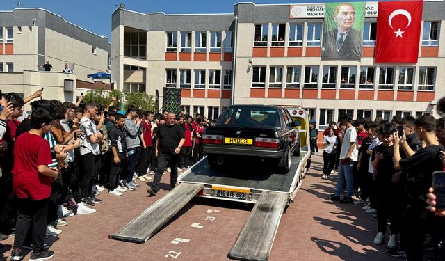 Bursa'da meslek lisesi öğrencileri Togg'la buluşturuldu