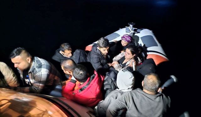 Çanakkale açıklarında 11 düzensiz göçmen kurtarıldı