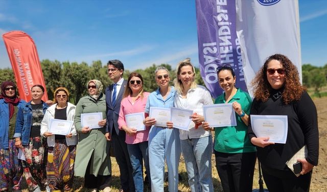 Çanakkale'de "Süs Bitkileri Üretimi Projesi" Dünya Çiftçiler Günü'nde başladı