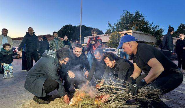 Çanakkale'nin Tevfikiye köyünde hıdırellez ateşi yakıldı