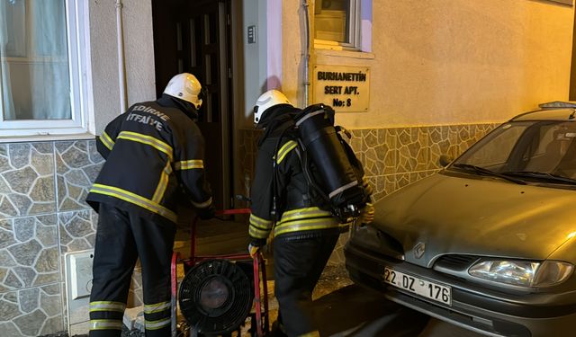 Ev sahibinin ateşe verdiği iddia edilen apartman dairesindeki yangın söndürüldü