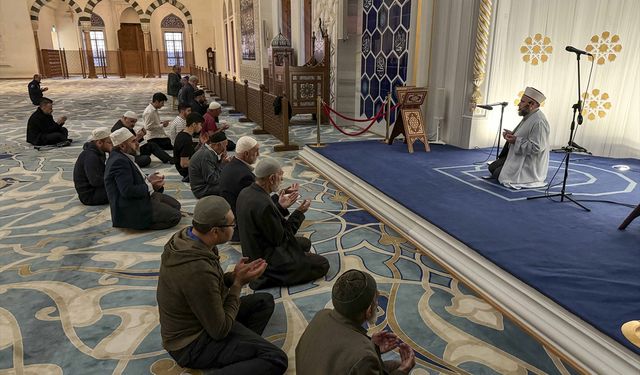 İstanbul'daki camilerde Filistin'de katledilenler için dua edildi