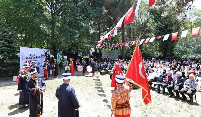 İstanbul'un fethinin 571. yılı dolayısıyla Tarihi Hünkar Çayırı'nda program düzenlendi