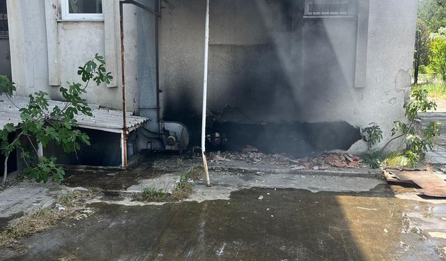 Kırklareli'nde eski hastane binasında çıkan yangında 1 kişi dumandan etkilendi