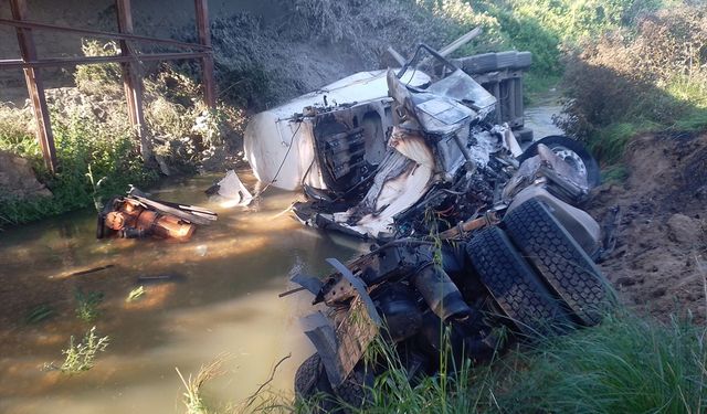 Kırklareli'nde köprüden dereye düşerek yanan beton mikserinin sürücüsü yaralandı