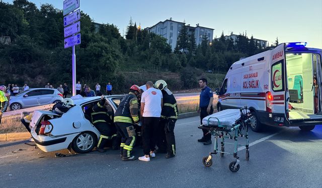 Kocaeli'deki trafik kazasında 4 kişi yaralandı