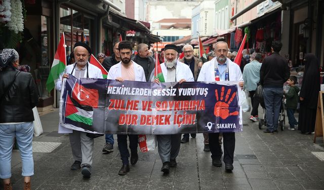 Sakarya'da hekimler ve sağlık çalışanları İsrail'in saldırılarını "sessiz yürüyüş"le kınadı