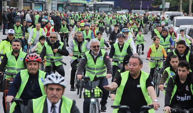 Sakarya'da yüzlerce bisikletli trafik güvenliği için pedal çevirdi