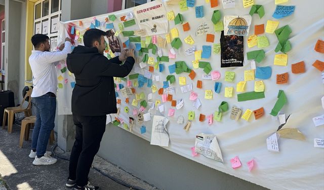Tekirdağ'da üniversiteliler düşüncelerini Gazze için oluşturulan köşeye yazıyor
