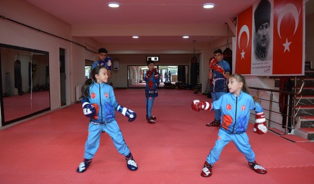 Tekirdağlı sporcular Kick Boks Dünya Kupası'nda mücadele edecek