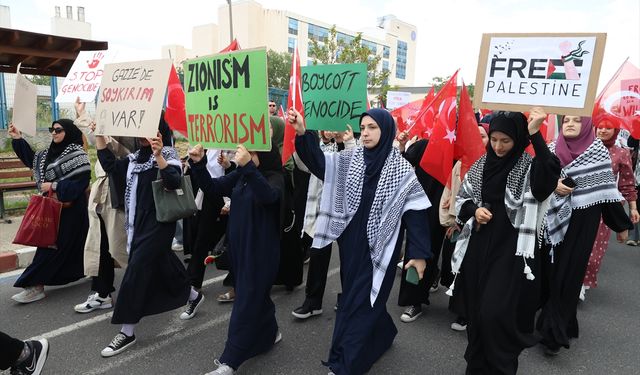 Trakya Üniversitesinde İsrail'in Refah'taki kampa saldırısı protesto edildi