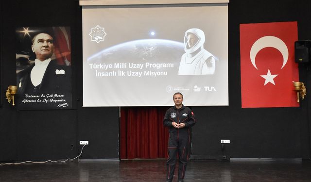 Türkiye'nin ilk astronotu Alper Gezeravcı Bursa'da öğrencilerle buluştu: