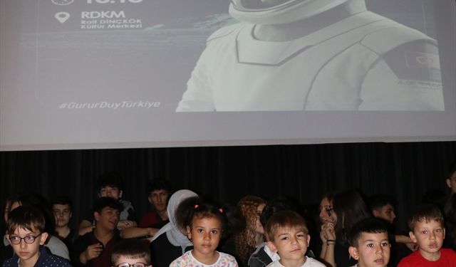 Türkiye'nin ilk astronotu Gezeravcı, Yalova'da öğrencilerle buluştu