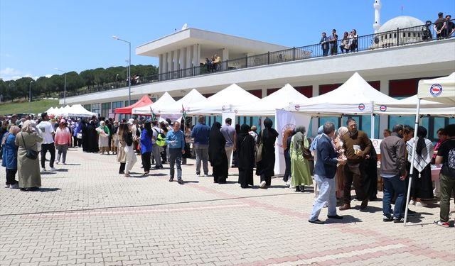 Yalova Üniversitesi'nde Gazze için kermes düzenlendi