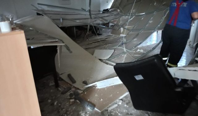 Yalova'da asma tavanı çöken nikah dairesinde 4 kişi yaralandı