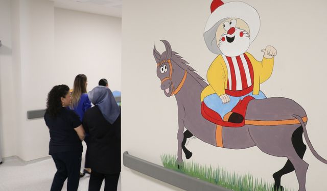 Yalova'da Güzel Sanatlar Lisesi öğrencileri hastane koridorlarını resimleriyle renklendirdi