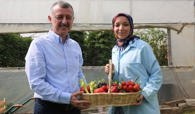 Başkan Büyükakın’dan kadın üreticiye destek