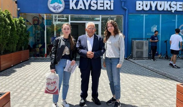 Başkan Büyükkılıç, Mevlana Kütüphanesi’nde gençlerle buluştu