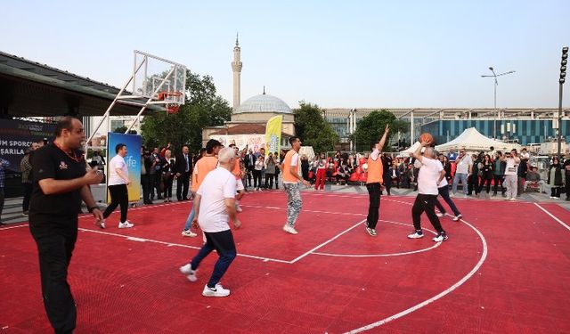 Başkanlardan başarılı basketbol maçında keyifli anlar