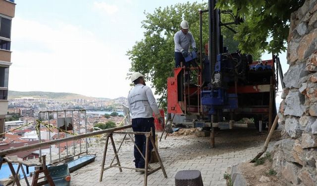 Bursa Gemlik'te çöken istinat çevresinde hareketlilik ölçümleri yapılıyor