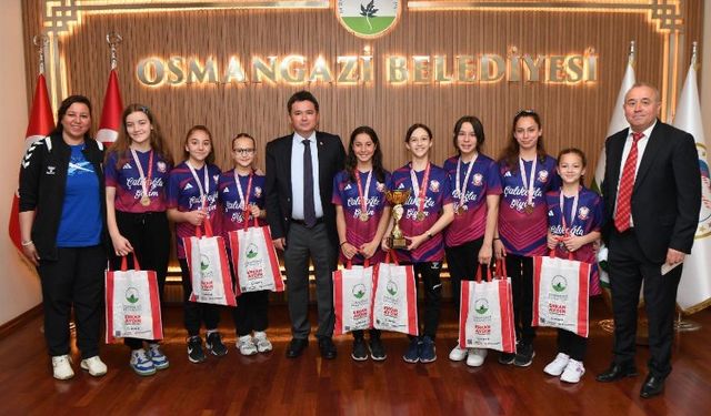 Bursa Osmangazili şampiyonlardan Başkan Aydın’a ziyaret