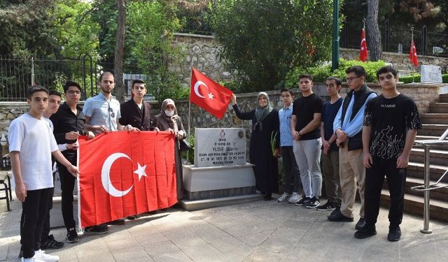 Bursa Yıldırım'da gençlerden şehitlere vefa