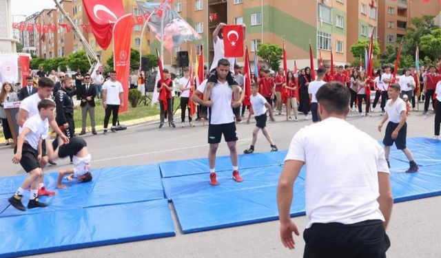 Çayırova’da 19 Mayıs coşkusu