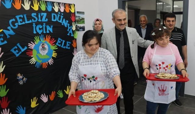 Çayırova'da engelsiz yüreklerden annelere kurabiye