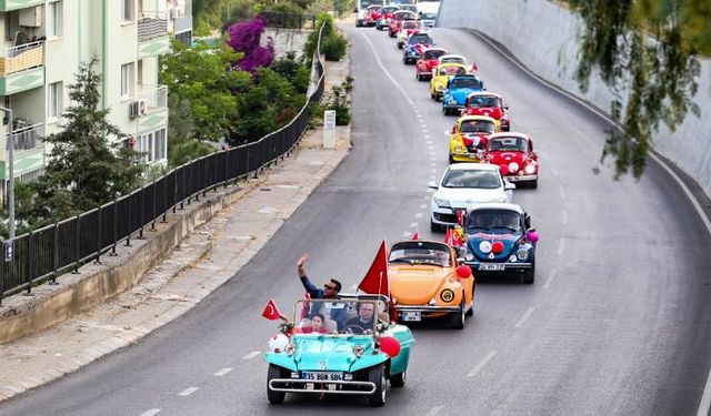 Çiğli’de coşku zirve yaptı... Çiğli'de Vosvos turlu selamlama