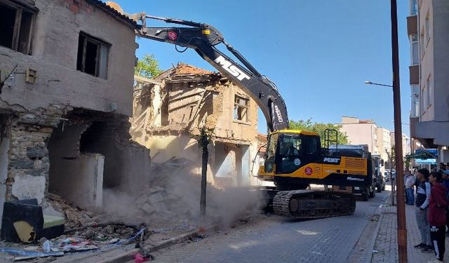 Edirne Keşan'da metruklara yıkım