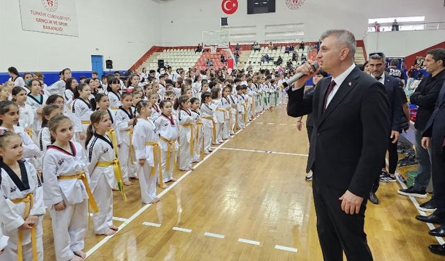 Gölcük Belediyespor sporcuları kuşak atlama sevincini paylaştı