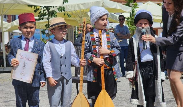 Gölcüklü öğrenciler Türkçe'nin zenginliklerini ortaya koydu