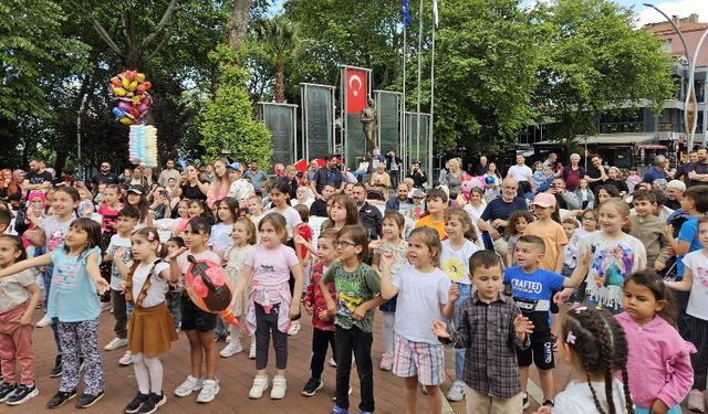 Gölcük'te çocuk şenliğine yoğun ilgi