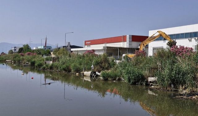 İzmir Çiğli'den kaçak barınak ve iskeleye sıfır taviz!