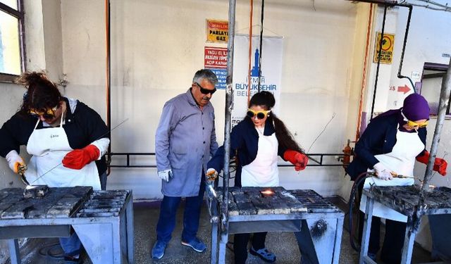 İzmir'de kadın kaynakçılar iş başında