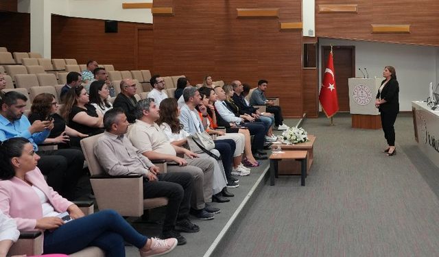 İzmir'de ortaokul öğretmenlerine teknoloji destekli platform