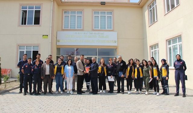 Kayseri İtfaiyesi üniversitelilere mesleği tanıttı