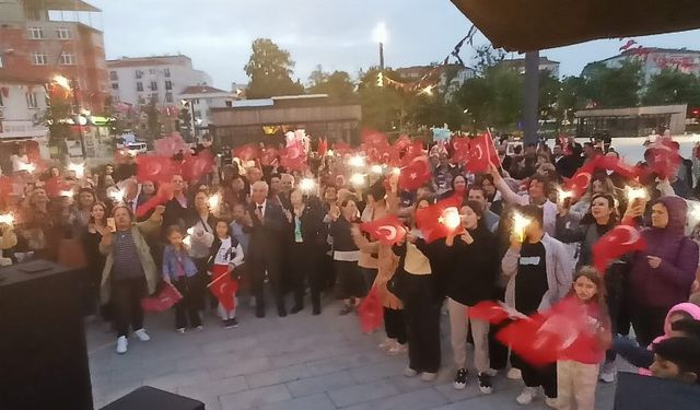 Keşan’da 19 Mayıs coşkusu Fener Alayı ile taçlandı