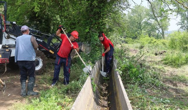 Kocaeli Bayraktar'da tarımsal sulama kanallarına temizlik