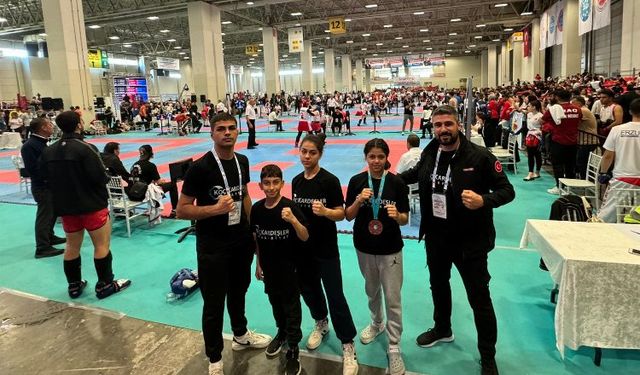 Pazaryerili kick boksçular Kick Boks Dünya kupasında 3. oldu