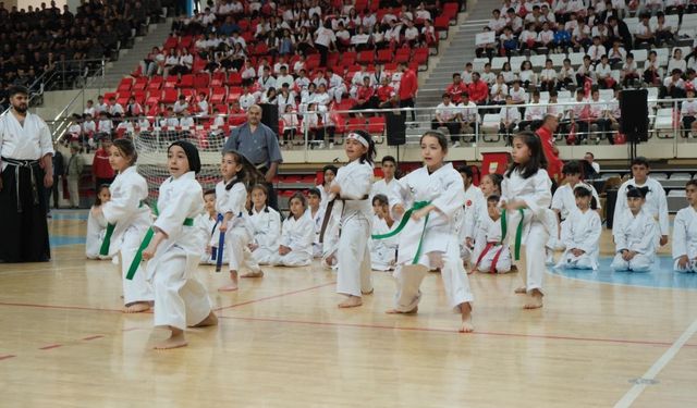 19 Mayıs Atatürk’ü Anma, Gençlik ve Spor Bayramı Erzincan’da coşkuyla kutlandı