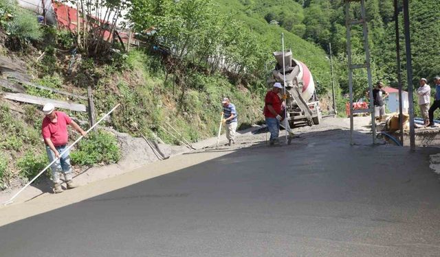 40 yıllık yol sorunu çözüme kavuşturuluyor