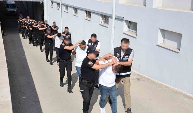 Adana’da “Kuyu-1” operasyonunda yakalanan 42 şüpheli adliyeye sevk edildi