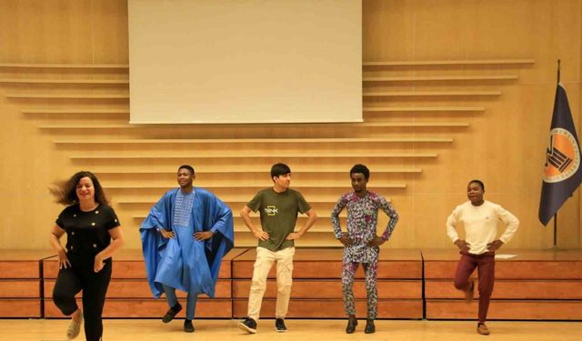 Afrikalı öğrenciler Filistin halkına destek için ’dapke’ dansı yaptı
