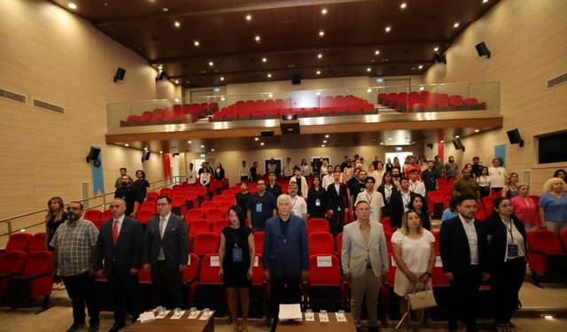 Akdeniz Üniversitesi’nde "Yapay Zekâ Çağında İletişimin Geleceği" konuşuldu