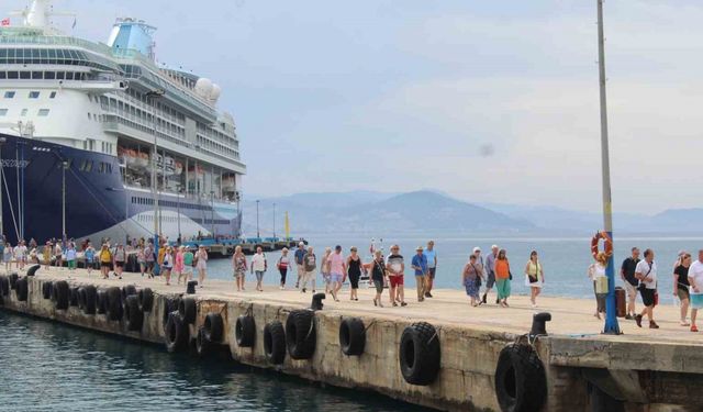 Alanya’ya sezonun ilk yolcu gemisi demir attı