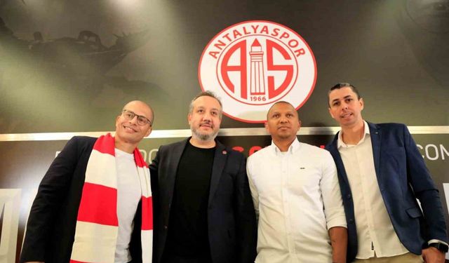 Alex de Souza, Antalyaspor ile 2 yıllık sözleşme imzaladı